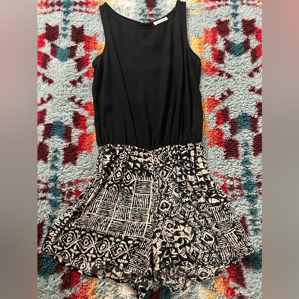 Sheet top short romper.